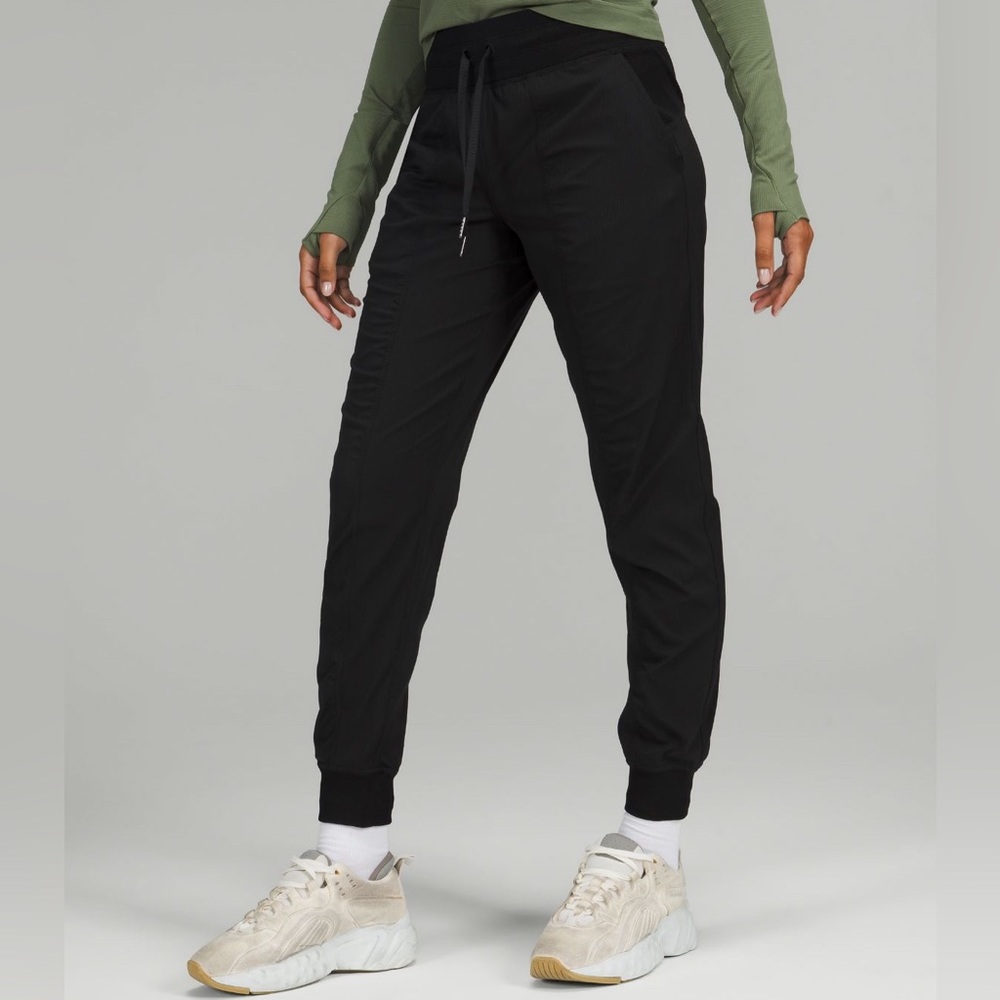 LULULEMON Dance Studio Mid-Rise Joggers NEW size 4